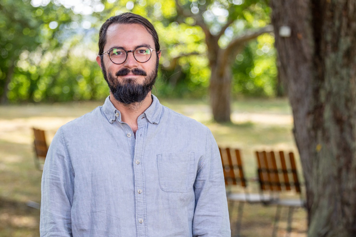 Porträtt Derek Garfield. Foto.